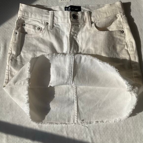 Gap Denim Women’s Jeans Mini skirt size 25 Regular, White, Frayed Hem - Picture 8 of 9